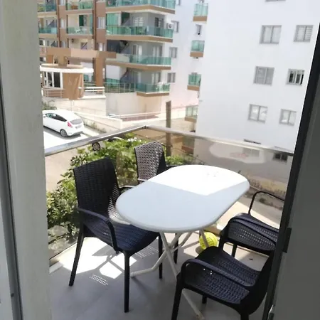Daire Plaja Ve Merkeze Araçla 8 Dakika 1+1 Kuşadası